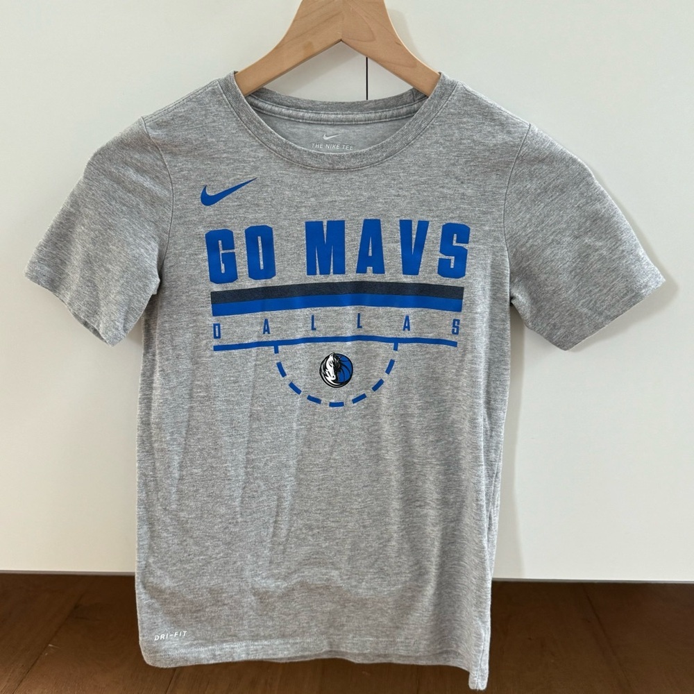 Nike tee Dallas Mavs tee shirt | size S youth